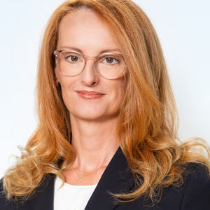 straight headshot, press, media release, Dorothea Wiplinger, photo, picture, photoshoot, Group Expert, Sustainability, Strategy, Group Development, July 2019