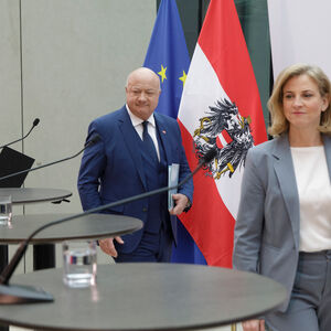 (L-R): Chairman of the Social Democratic Party of Austria (SPOe) Andreas Babler, Chairman of the Austrian People's Party (OeVP) Christian Stocker and Chairwoman of the liberal NEOS Beate Meinl-Reisinger arrive to present their parties' coalition program at the parliament in Vienna, Austria, on February 27, 2025. (Photo by Alex HALADA / AFP)