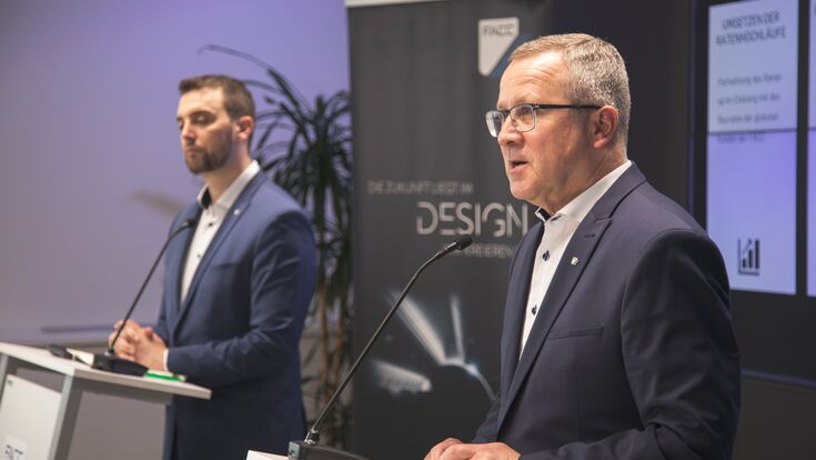 Die FACC AG z?hlt zu den weltweit f?hrenden Aerospace Unternehmen und entwickelt, designt und fertigt fortschrittliche Leichtbausysteme f?r die Luft- und Raumfahrt. Als Technologiepartner aller gro?en Hersteller arbeitet FACC gemeinsam mit ihren Kunden an L?sungen f?r die Mobilit?t der Zukunft. Weltweit startet jede Sekunde ein Luftfahrzeug mit FACC-Technologie an Bord. Im Gesch?ftsjahr 2023 erzielte FACC einen Jahresumsatz von 736 Mio. Euro. Weltweit werden ?ber 3.700 Mitarbeiter*innen aus +50 Nationen an 15 internationalen Standorten besch?ftigt. Das Unternehmen notiert an der Wiener B?rse. F?r weitere Informationen besuchen Sie bitte facc.com.