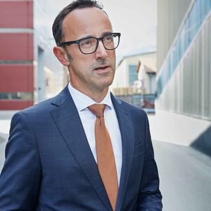 MFL-Geschäftsführer Herbert Decker spricht beim Interview