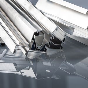 aluminium, konstruktion, profile, architektur, insdustrie, metall, leichtmetall, details, sxtrusion, rahmen, alu, gewerblich, licht, fertigen, fabrikation, planung, silber, stapel, stahl, strukturen, textur, fenster, stangen