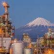 Berg Fuji und Industrieanlage in Japan
