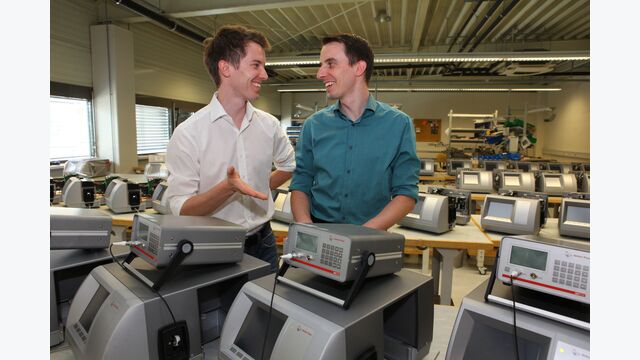 Die Brüder Dominik und Jakob Santner führen den Familienbetrieb Anton Paar in bereits 5. Generation.