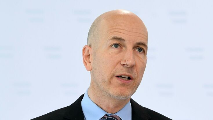 © APA/HELMUT FOHRINGER ABD0028_20220301 - WIEN - ?STERREICH: Arbeitsminister Martin Kocher (?VP) am Dienstag, 1. M?rz 2022, anl. der PK "Aktuelles zum Arbeitsmarkt" im Arbeitsministerium in Wien. - FOTO: APA/HELMUT FOHRINGER