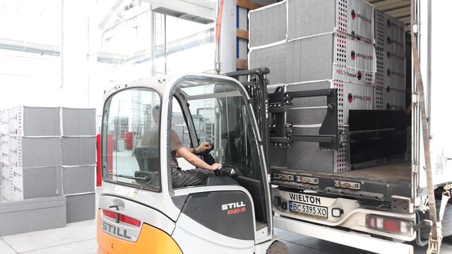 Hirsch Servo Ukraine Stapler Verladung Dämmstoff