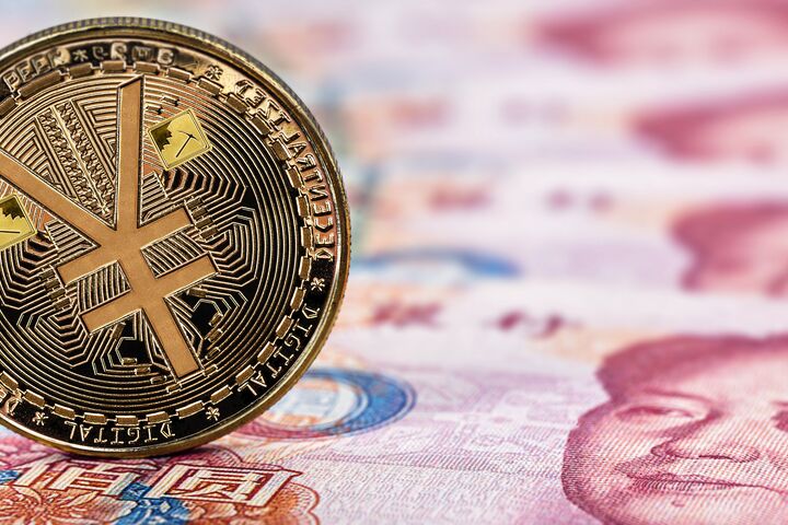 Münze und Banknoten der chinesischen Währung Renminbi