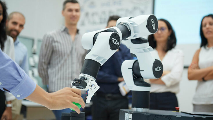 © lucaprivitera Comau Roboterarme mit Keba Automatisierungslösung