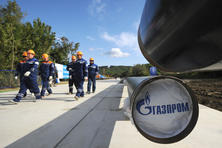 Konstruktion eines Teilstücks
der 174 Kilometer langen Unterwasser-
Gaspipeline nach Sochi in Krasnodar 2009
