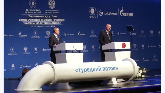 Download von www.picturedesk.com am 29.03.2022 (12:55). ISTANBUL, TURKEY - JANUARY 8, 2020: Russia's President Vladimir Putin (L) and Turkey's President Recep Tayyip Erdogan attend a ceremony to launch the TurkStream gas pipeline at the Halic Congress Center. Mikhail Metzel/TASS - 20200108_PD4200 - Rechteinfo: Rights Managed (RM)