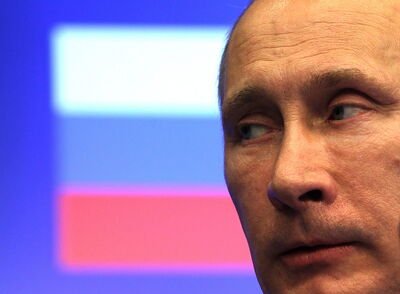 © OLIVIER HOSLET / EPA / picturedesk.com Download von www.picturedesk.com am 29.03.2022 (13:00). epa03515759 Russian President Vladimir Putin gives a news conference at the end of an EU-Russia summit in Brussels, Belgium, 21 December 2012. Putin criticized EU energy regulations on the separation of energy suppliers and pipeline owners as 'counterproductive.' He said he was 'puzzled' that the European Union wanted to apply new rules 'in retrospect' to previously agreed deals - such as Gazprom's planned South Stream pipeline. EPA/OLIVIER HOSLET - 20121221_PD0916 - Rechteinfo: Rights Managed (RM)