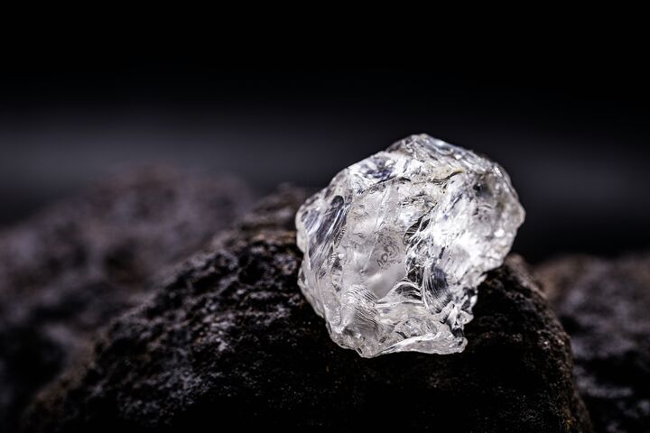 Petalite, petalite or castorite is an important mineral for obtaining lithium, battery industry, lithium source