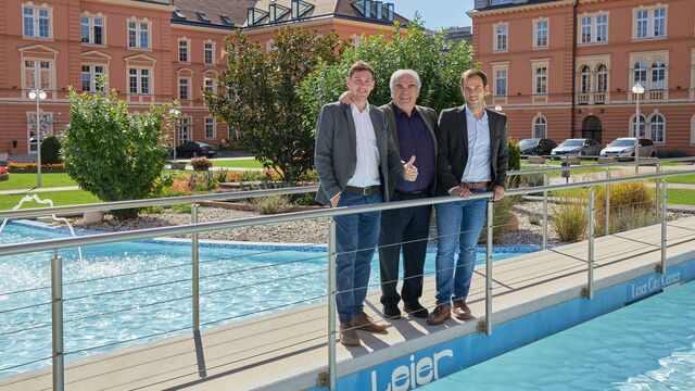 Matthias und Thomas Ebner mit Großvater Michael Leier