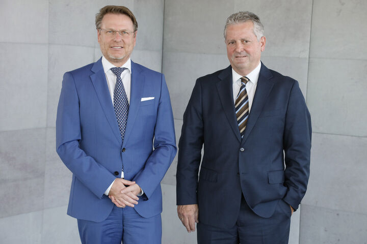 Feuerfesthersteller Rath Andreas Pfneiszl, CFO/CSO der RATH AG Rechts: Ingo Gruber, COO/CTO der RATH AG