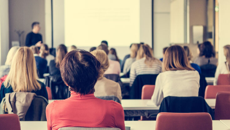 © Adobe Stock MBA-Studierende in einem Hörsaal.