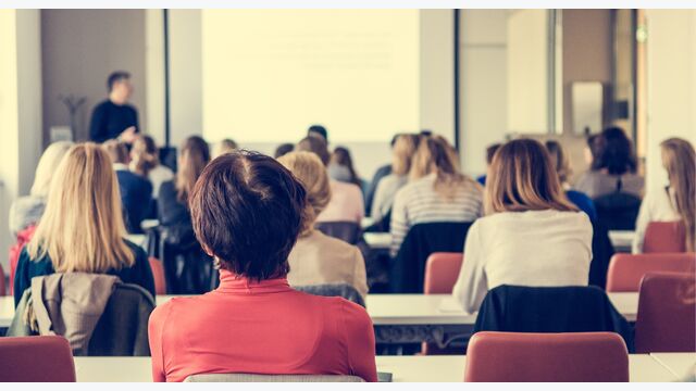 MBA-Studierende in einem Hörsaal. Bestes MBA-Studium in Österreich