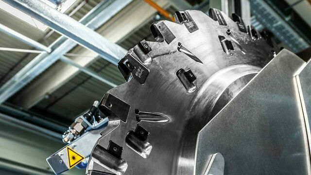 Prozessexzellenz: Längs- und Rundnahtfräsen für Windkraftanwendungen bei Miba Automations