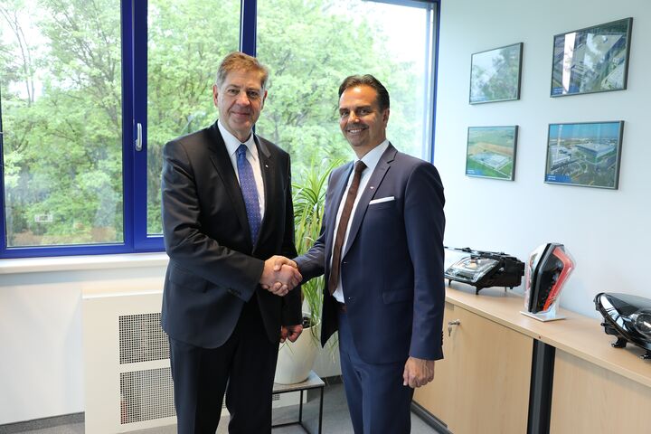 ZKW CEO Schubert übergibt an Steger