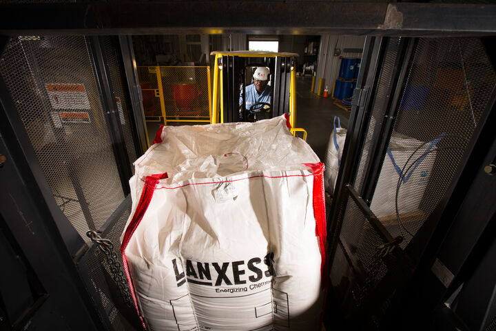 Herstellung von Hochleistungs-Kunststoffen in der Chemieindustrie