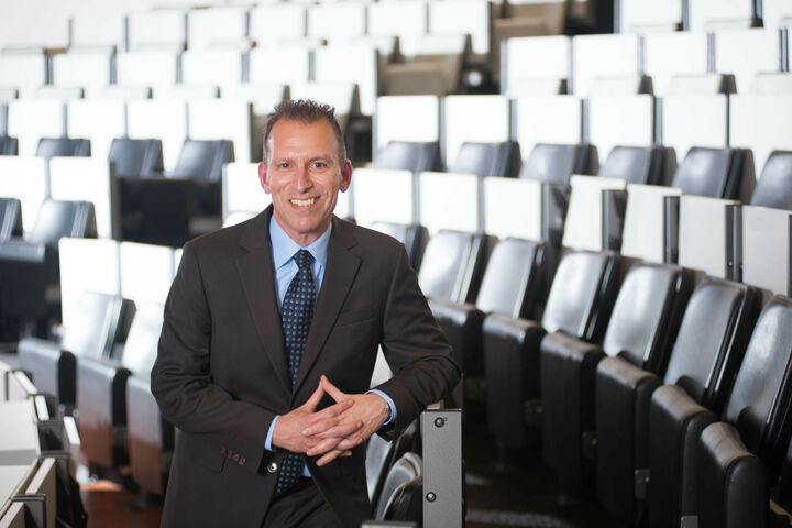 Dan Laufer ist Faculty Member an der WU Executive Academy und berät Unternehmen hinsichtlich Kommunikation und Schadensbegrenzung.