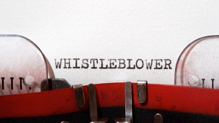 © pedrosala - stock.adobe.com Whistleblower text written with a typewriter. Das österreichische HinweisgeberInnenschutzgesetz (HinSchG)