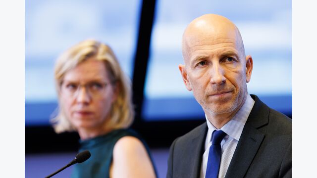 ABD0064_20220722 - WIEN - ?STERREICH: ZU APA0189 VOM 22.7.2022 - (v.l.n.r.) Energieministerin Leonore Gewessler (Gr?ne) und Wirtschaftsminister Martin Kocher (?VP) am Freitag, 22. Juli 2022, im Rahmen einer Pressekonferenz anl. eines Gasinfrastruktur-Gipfels in Wien. - FOTO: APA/FLORIAN WIESER