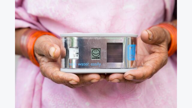 WADI ist das Produkt vom Social Enterprise Helioz und zeigt an, wann Wasser von der Sonne desinfiziert und trinkbar ist.