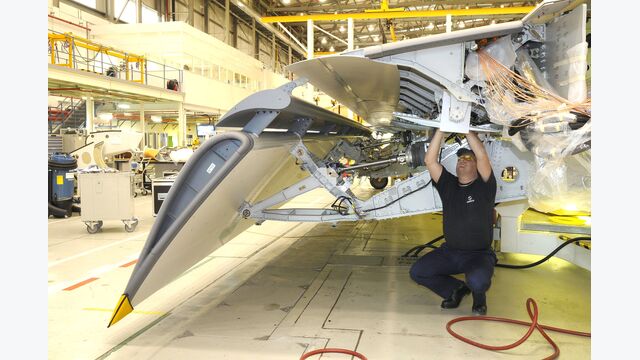 © Montana Aerospace montana aerospace Arbeit an einem Flugzeug