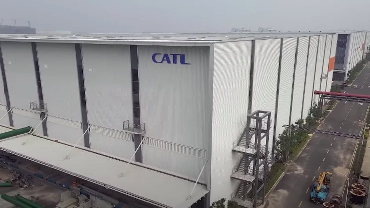 © YouTube/The Tesla Domain Eine Fabrik des chinesischen Autobatterie-Herstellers CATL