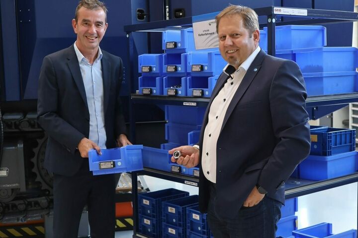 Kai von Buddenbrock, CEO von Bossard Österreich und Peter Reiter, Procurement Manager bei Lindner Recyclingtech