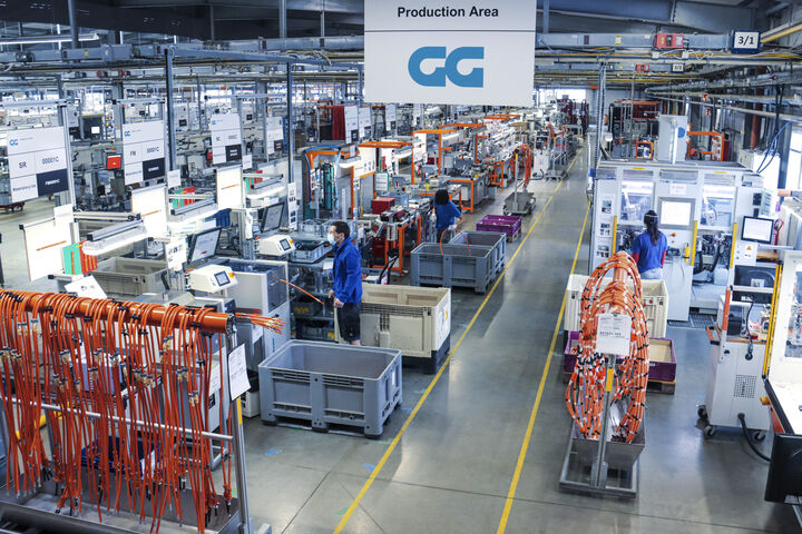 Pro­duk­ti­on von HV-Ka­bel­sät­zen bei GG Group