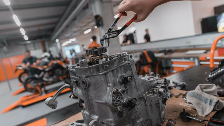 KTM bildet Fachkräfte aus