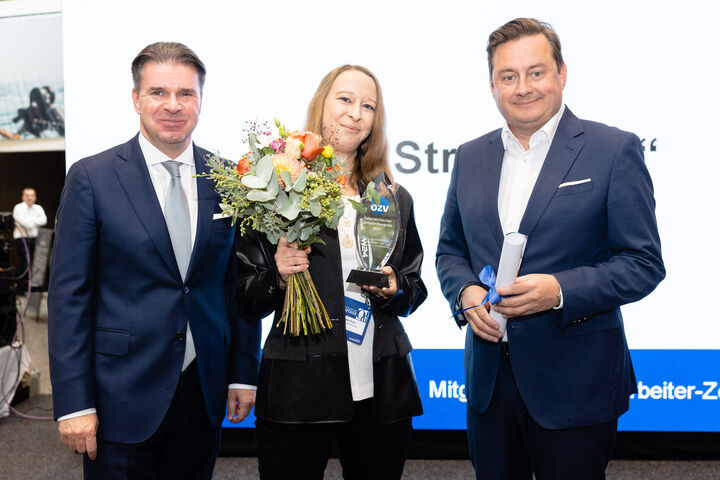 BILD zu OTS - v.l.n.r.: ?ZV-Gesch?ftsf?hrer Gerald Gr?nberger, Daniela Purer, Head of Corporate Publishing WEKA Industrie Medien GmbH und Nationalratsabgeordneter und Mediensprecher der ?VP Kurt Egger.