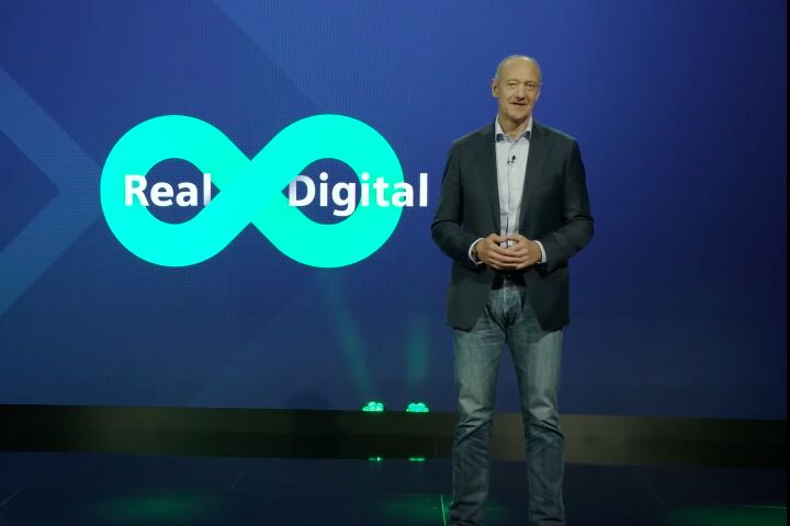 Roland Busch, Chef von Siemens, gibt eine Keynote zur Hard- und Software-Plattform Xcelerator.