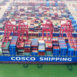 Ein Schiff der chinesischen Cosco-Gruppe, der weltweit größten Reederei.