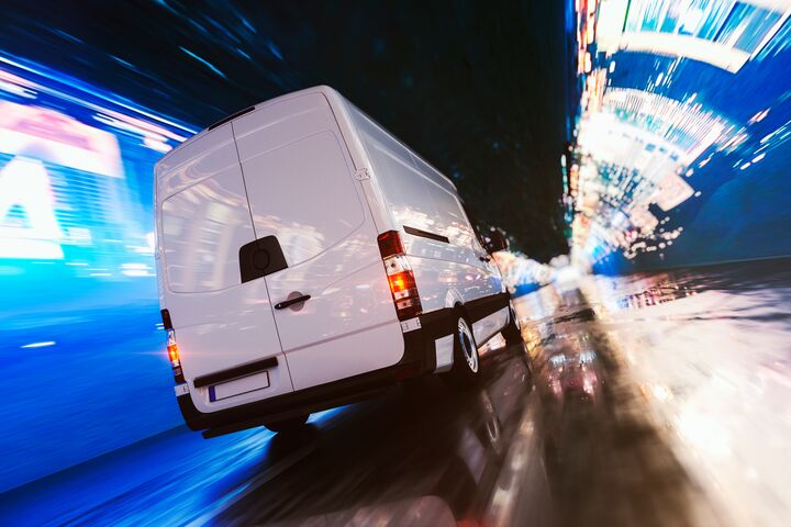 Letzte Meile Logistik mit Nutzfahrzeug / LKW