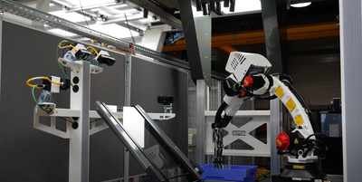 © YouTube/KNAPP Der Pick-it-Easy Robot von Knapp. Mithilfe von Machine-Learning-Regeln werden mögliche Pickpunkte und Robotergeschwindigkeit definiert.