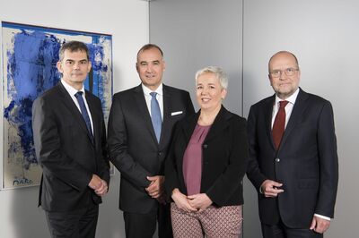 © Frequentis AG Von links: CFO Peter Skerlan, CEO Norbert Haslacher, COO Monika Haselbacher, CTO, COO Hermann Mattanovich