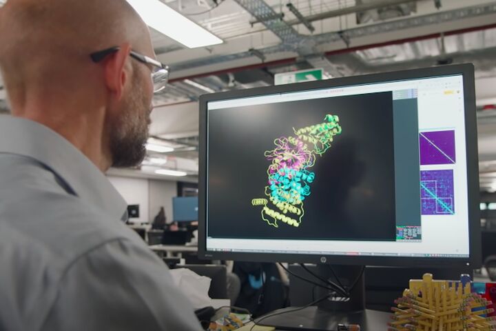 Machine Learning Beispiel: Das Unternehmen Deep Mind bei der Entwicklung vom KI-System Alpha Fold