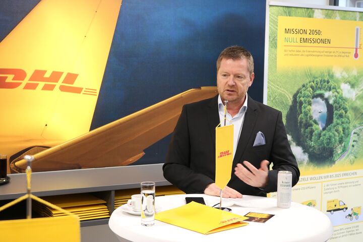 Ralf Schweighöfer, Managing Director DHL Express (Austria) beim Flagship Store in Linz