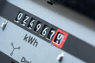 © moquai86 - stock.adobe.com Stromzähler, Drehstromzähler, Energie, Kosten, Energiekosten, Strom, Verbrauch, Stromverbrauch, Abrechnung, elektrizität, Energiebedarf, Energieverbrauch, Euro, Haushalt, Kilowattstunde, kwh, nachttarif, nebenkosten, eeg, umlage, eeg umlage, nebenkostenabrechnung, preis, senken, solar, solarstrom, sparen, tarif, tarifwechsel, wechseln, stromuhr, strom, stromanbieter, stromkosten, strompreis, Anbieterwechsel, tagstrom, stromzähler, teuer, zähler, zählerkasten, zählerstand, ökostrom