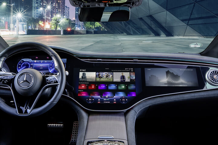 Die Partnerschaft mit ZYNC nutzt und maximiert die Vorteile der fortschrittlichen UI/UX von Mercedes-Benz Infotainment-Systemen wie dem MBUX Hyperscreen. The partnership with ZYNC leverages and maximises the inherent benefits of the advanced UI/UX of Mercedes-Benz infotainment systems, such as the MBUX Hyperscreen.
