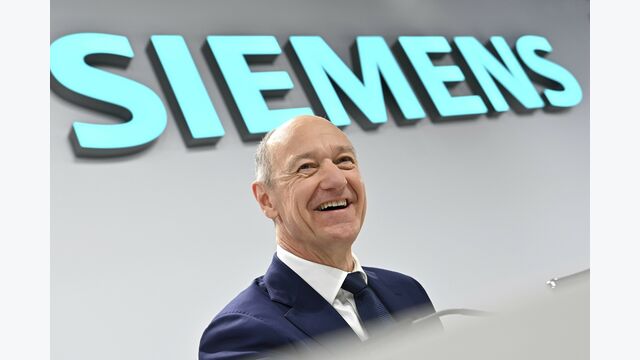 Erklärte den Umbau des Unternehmens zu einem Digitalkonzern zur absoluten Chefsache: Siemens-Chef Roland Busch *beim jährlichen Aktionärstreffen in München Anfang Februar