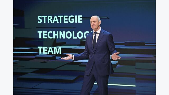 Download von www.picturedesk.com am 22.02.2023 (12:44). Roland Busch (Chief Technology Officer and member of the management of Siemens AG), on the stage, speech, gesture, single image, cut single motif, half figure, half figure. Virtual, digital Siemens Annual General Meeting on February 9th, 2023 in Munich. ? - 20230209_PD3303 - Rechteinfo: Rights Managed (RM)