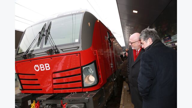 Download von www.picturedesk.com am 27.11.2021 (12:29). ?BB - VECTRON Pr?sentation Wien, Praterstern, 05. 03. 2018 Wolfgang HESOUN, Andreas MATTH? Copyright Karl Sch?ndorfer TOPPRESS - 20180305_PD2745 - Rechteinfo: Rights Managed (RM)