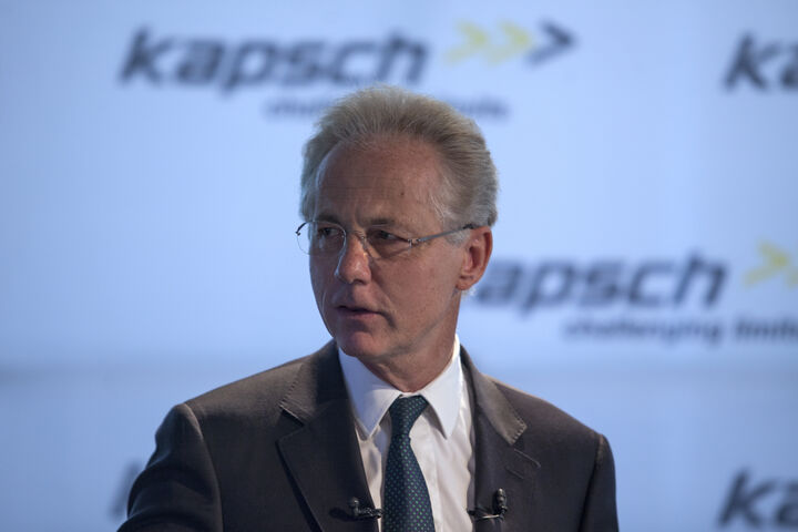 Download von www.picturedesk.com am 23.03.2023 (14:51). ?STERREICH, WIEN, 20170620; Georg Kapsch, CEO der Kapsch TrafficCom AG und Pr?sident der Industrielen Vereinigung w?hrend der Bilanzpressekonferenz in Wien am 20. Juni 2017. Die Kapsch TrafficCom AG hat in abgelaufenen Gesch?fts jahr 2016/17 den Umsatz um um 23 % auf EUR 648,5 Mio. gesteigert. /// AUSTRIA, VIENNA, 20170620; Georg Kapsch, CEO of Kapsch TrafficCom AG and President of the Industrial Association during the Press Conference in Vienna on June 20, 2017. In fiscal year 2016/17, Kapsch TrafficCom AG increased sales by 23% to EUR 648.5 million - 20170621_PD0012 - Rechteinfo: Rights Managed (RM)