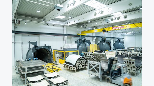 Autoklaven in verschiedenen Dimensionen kommen im FACC Werk 4 in Reichersberg zur Aushärtung von Triebwerksverkleidungen zum Einsatz.