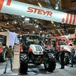 Steyr Traktoren bei einer Messe