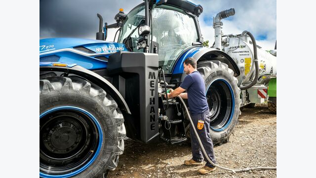 Brennamann Traktor mit LNG-Tank
