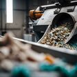 Durch viel Kunststoff entsteht auch viel Abfall: Für eine Kreislaufwirtschaft ist chemisches Recycling notwendig.