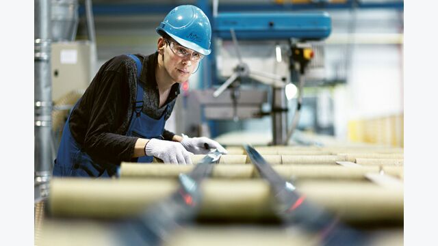 Montana Aerospace  Mitarbeiter bei der Arbeit